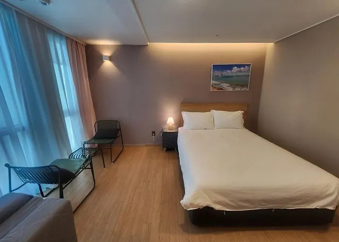 부산 에이원 위드 해운대 3*